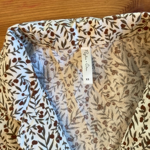 Rylee + Cru Women’s Button Up Top - Picture 2 of 5